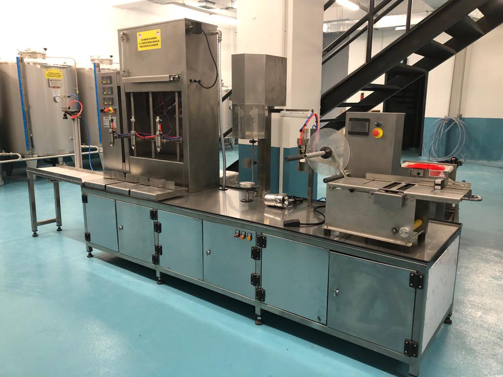 semi-automatic oil filling machine by Ekiciler Makine